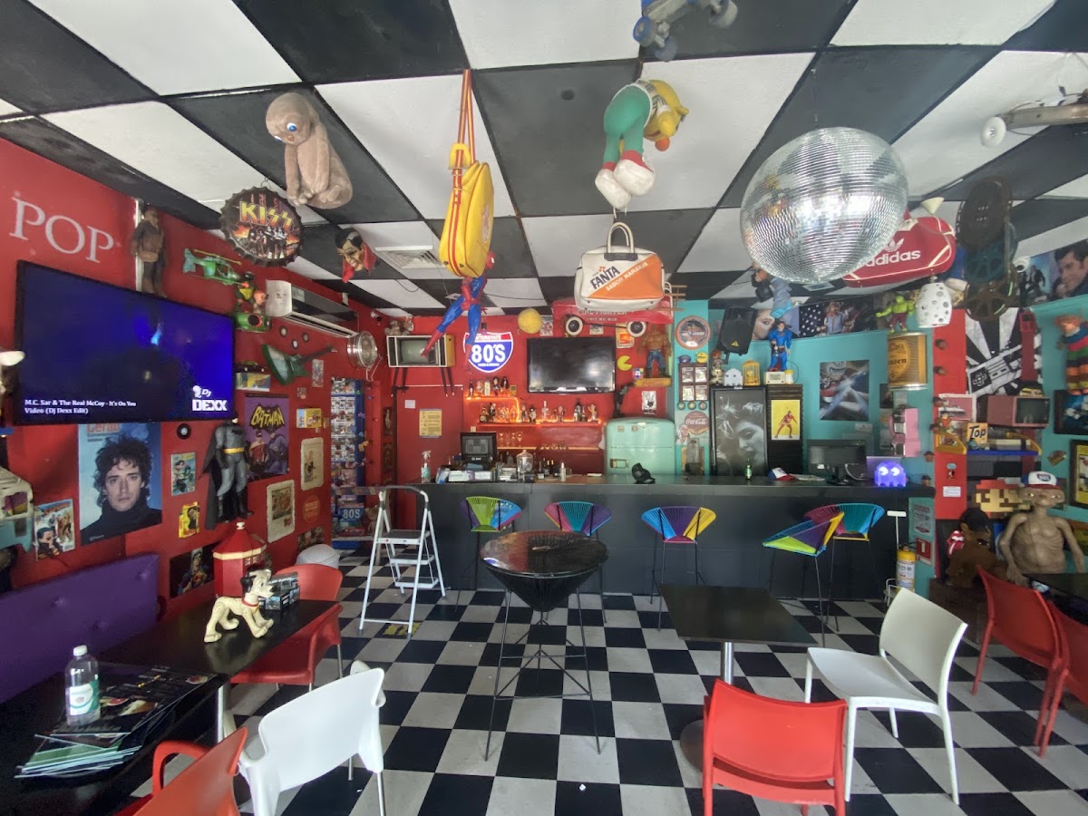 Interstate 80S Food & Drinks